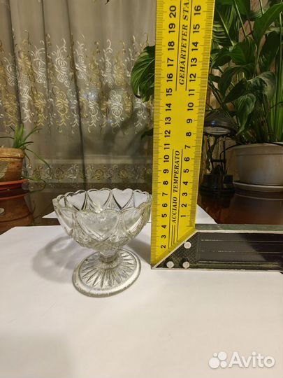 Хрустальная конфетница на ножке