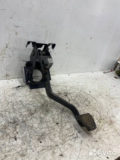 Педаль тормоза Hyundai Sonata EF