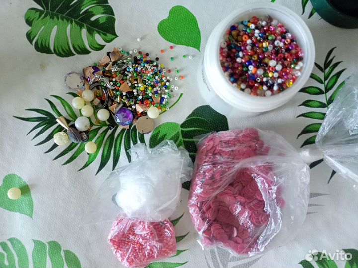 Бисер, пайетки, бусины