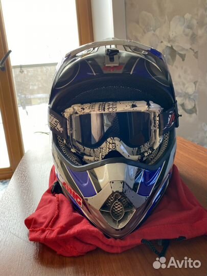 Кроссовый шлем