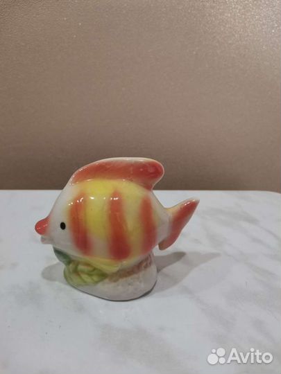 Фарфоровая статуэтка 