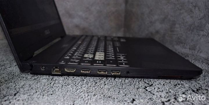 Игровой ноутбук Asus на Ryzen 5 3550H RX 560X 16GB