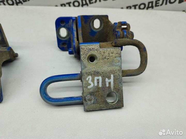 Петли задней правой двери Volkswagen Golf MK4