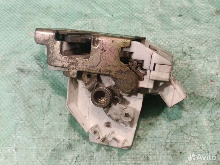 Замок передний правый Ford Mondeo 3