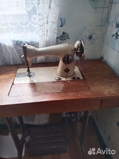 Швейная машина Подольск ножная