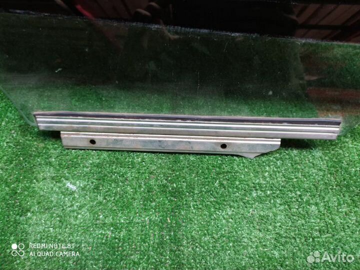 Стекло двери заднее правое Toyota Corolla 150