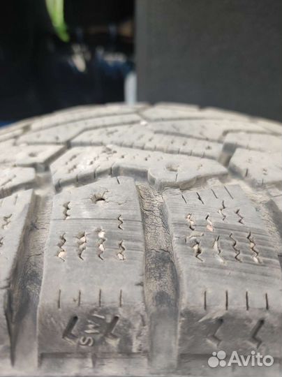 Pirelli Ice Zero 2 215/55 R16