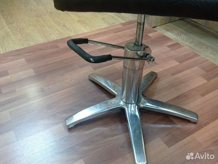 Кресло в парикмахерскую