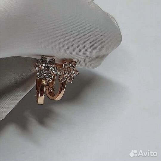 Золотые серьги с камнем