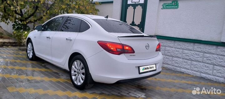 Opel Astra 1.6 AT, 2013, битый, 115 000 км