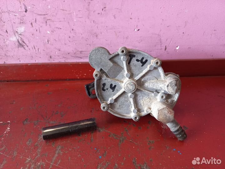 Насос вакуумный Фольксваген Транспортер Т4 2,4Д