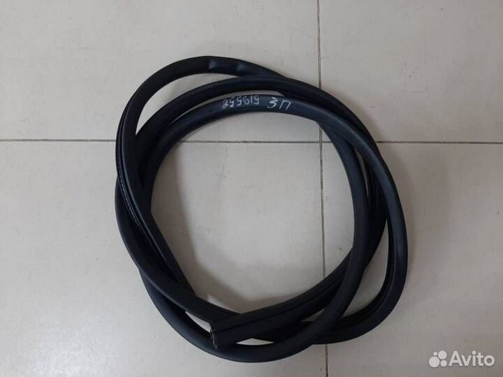 Уплотнитель проема двери задней правой Mitsubishi