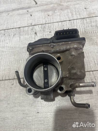 Дроссельная заслонка Toyota RAV 4 3