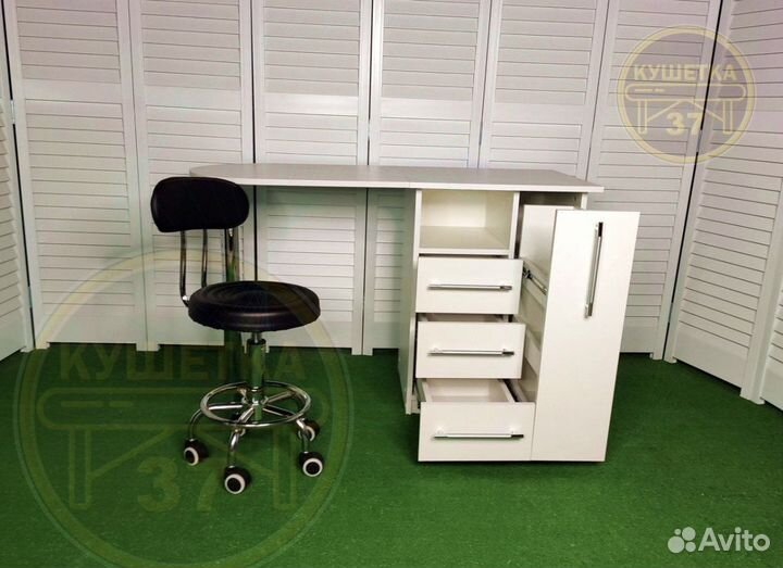 Маникюрный стол складной