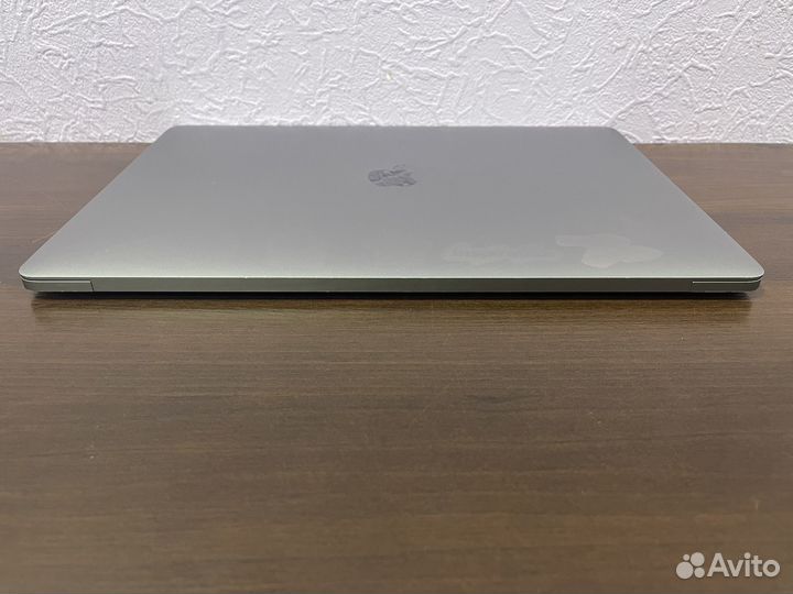 MacBook Pro 15 2018 i7/32/512/560X 4GB