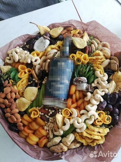 Вкусный букет, букет в корзине