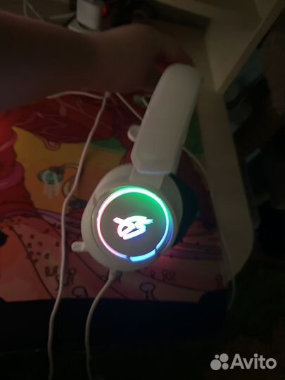 Игровые наушники белые