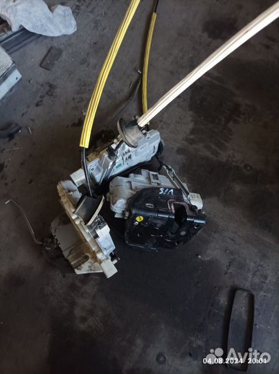 Замок двери Audi A6 (C6,4F)