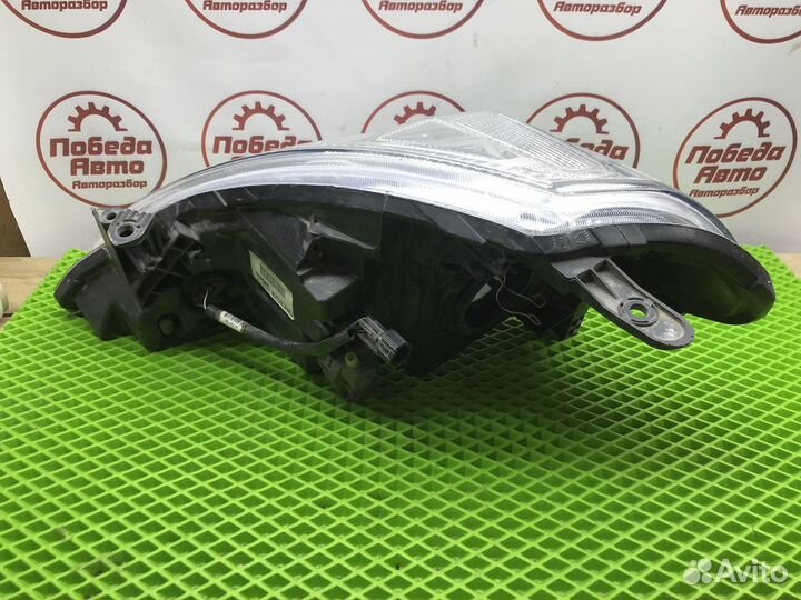 Правая фара nissan tiida c11