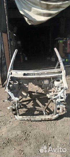 Четверть передняя левая SuzukiLiana2006