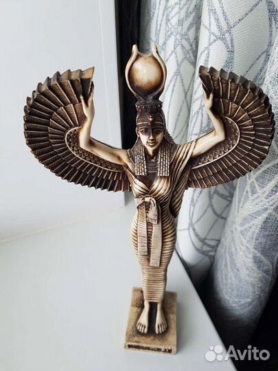 Статуэтка египетской богини Isis