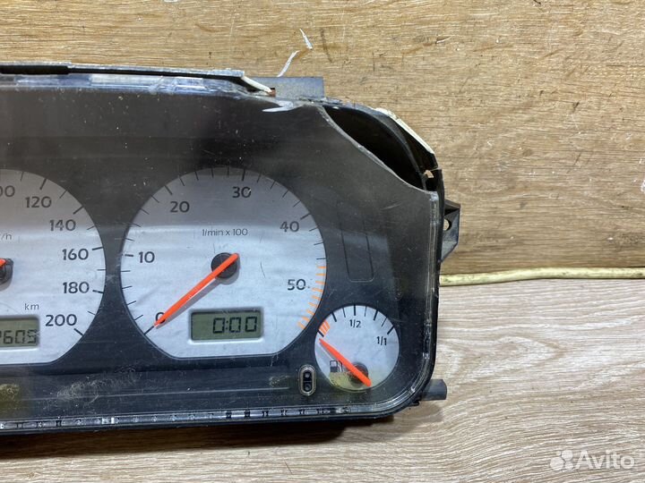 Панель приборов Volkswagen Golf 3 дизель 1121119