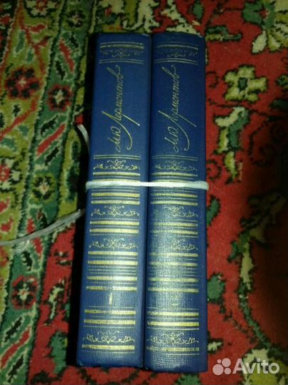 Разные тома книг