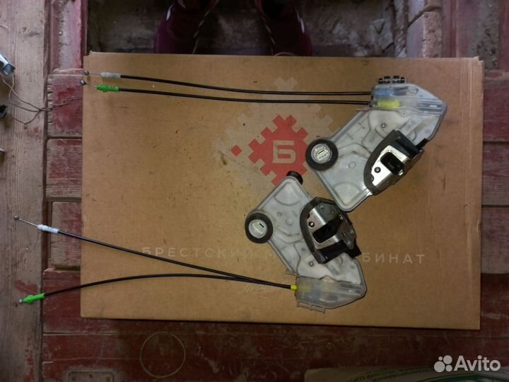 Замок двери на Тойота королла 180 кузов