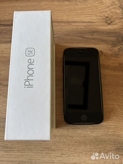 iPhone SE, 32 ГБ