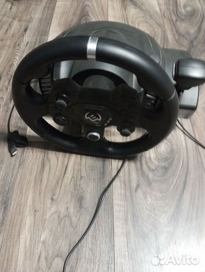 Игровой руль с педалями