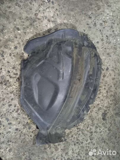 Передний правый подкрылок Murano Z51