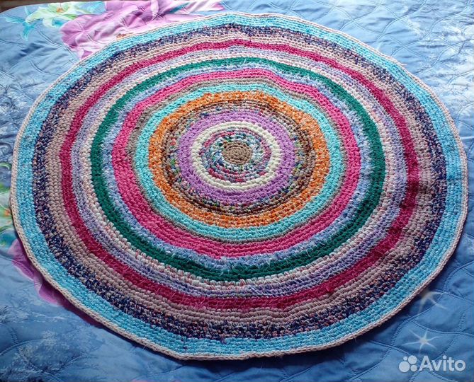 Коврик вязаный