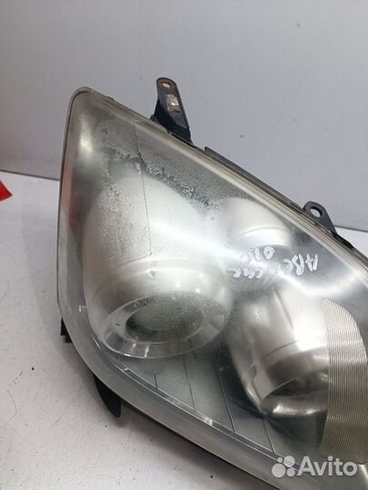 Фара правая Toyota Avensis