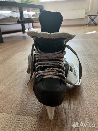 Коньки хоккейные CCM 9040