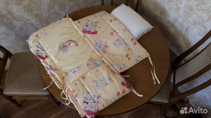 Комплект:бортики на кроватку, балдахин,наматрасник