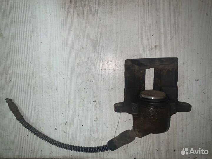 Суппорт тормозной передний правый Renault Symbol