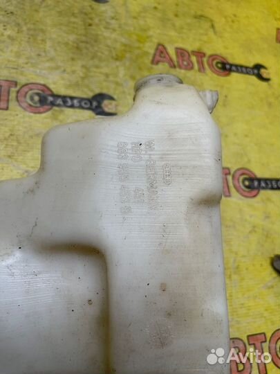 Бачок омывателя Audi 80 B3 RU 1989