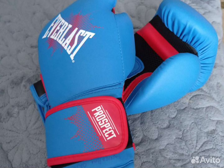 Боксерские перчатки