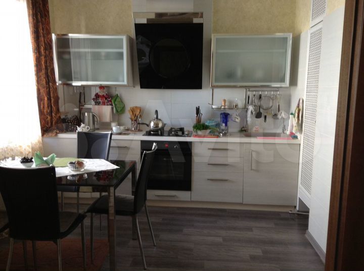 2-к. квартира, 70 м², 6/10 эт.