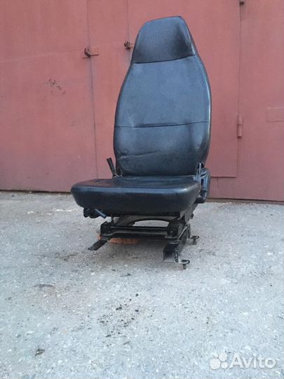 Продам сиденье от хюндай хд78 с ароматизаторм