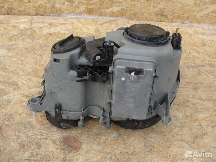 Фара правая ксенон mercedes w210 рест с дефектом