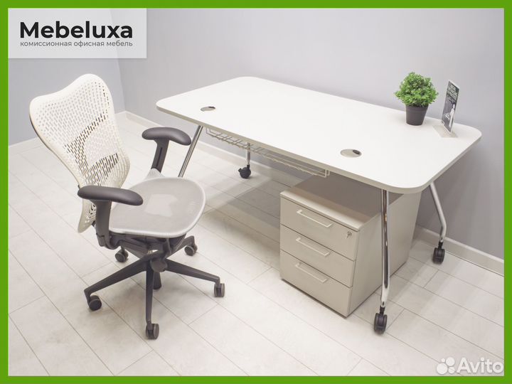 Рабочее место Vitra: стол мобильный и тумба