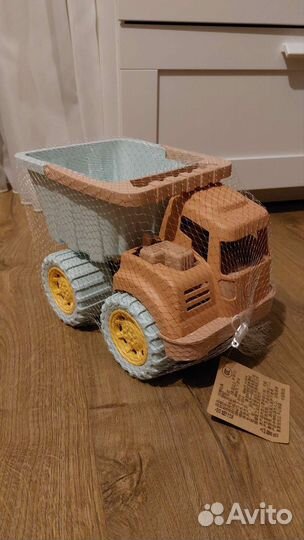 Грузовик самосвал игрушечный