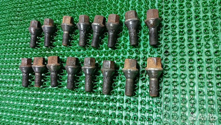 Болты колесные на Лада Веста Икс Рей Ларгус Логан