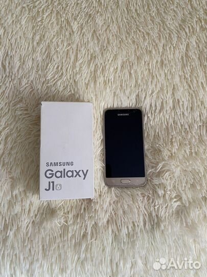 Телефон Samsung J1