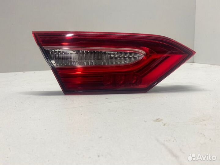 Фонарь внутренний задний левый Toyota Camry