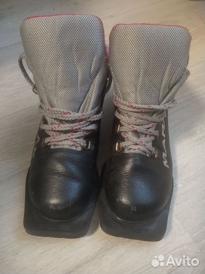 Лыжные ботинки