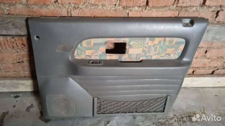Обшивка двери передней правой Suzuki Wagon R 1998