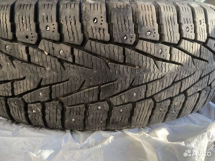 Зимние шины бу 4 шт 225/60 r18