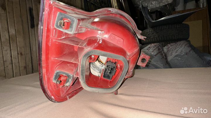 Задний фонарь левый на volkswagen passat b6